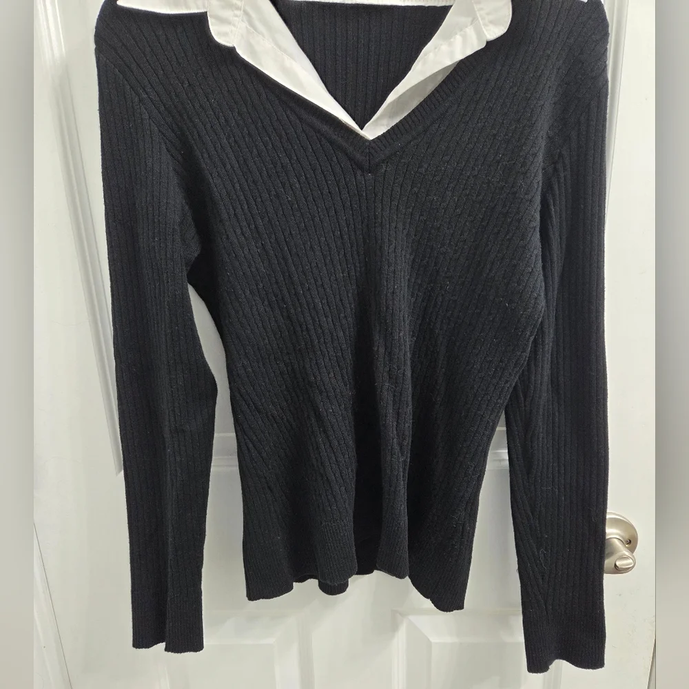 Carolyn Taylor Black Sweater with White Collar - Picture 4 of 9